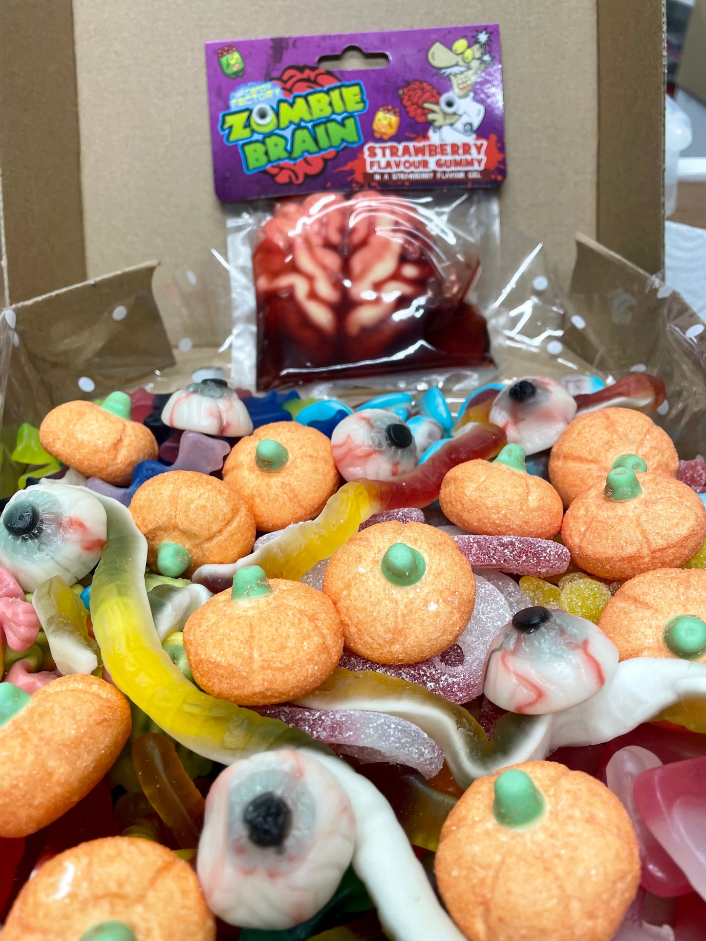 Haunted Pizza Box Pick n Mix - Spooky Sweet Treats 1kg + Zombie Brain