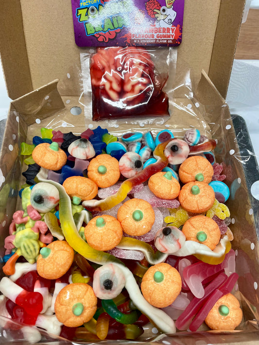Haunted Pizza Box Pick n Mix - Spooky Sweet Treats 1kg + Zombie Brain